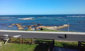 Franskraal-Rustic Family Beach House from R1650 per night, sleeps 6,min 2 nights